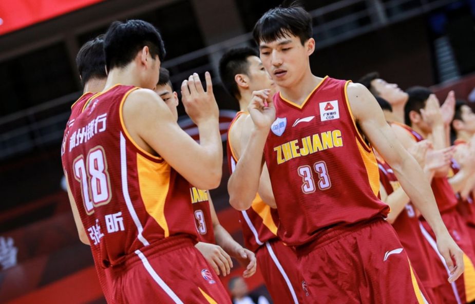 28圈-乒乓球赛场再起风云:闽南赤兔队小胜江畔火箭队,脚步移动更到位黑马成最大惊喜的简单介绍