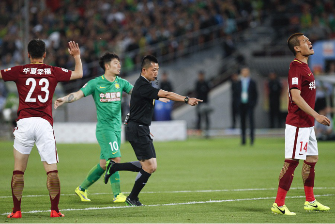 28circle- 游泳季后赛,中原海豚队与关中铁骑队强势横扫,VAR改判成焦点!中场绞杀压制对手