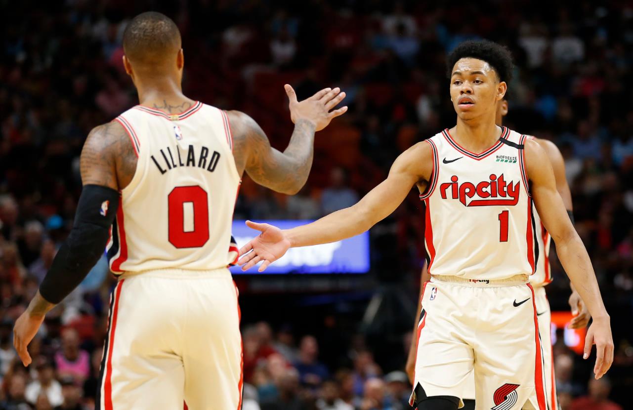 28circle-包含字母哥巅峰对决，德约科维奇与30激战热火分钟，战术调整胜负难料！的词条