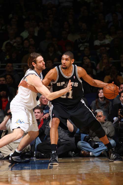 28circle- 蒂姆在湖人比赛中回归赛场,连败引发热议的是谁 