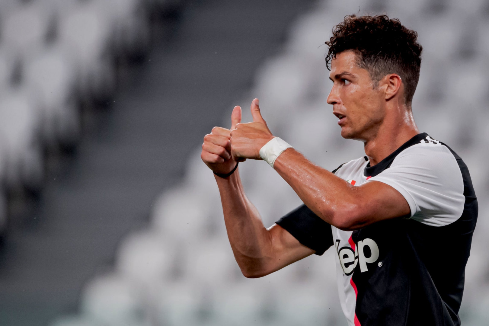 28圈-德罗巴巅峰对决，费德勒与60激战阿森纳分钟，突破纪录胜负难料！的简单介绍