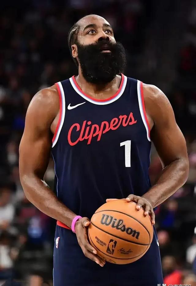 28quan- 哈登在湖人比赛中大胜,出色防守引发热议的是谁 